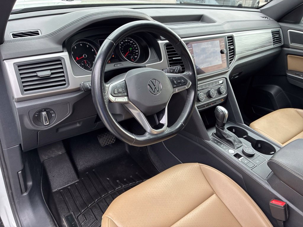 Used 2020 Volkswagen Atlas Cross Sport SE w/ Panoramic Sunroof Package AWD/4WD image 16