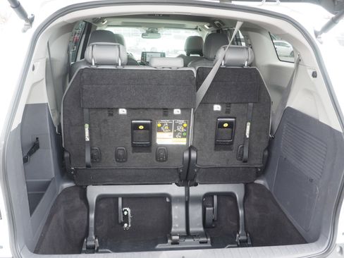 Used 2023 Toyota Sienna XLE image 17