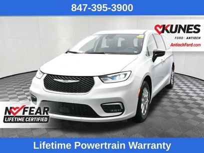 Used 2024 Chrysler Pacifica Touring-L