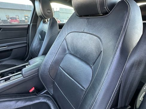 Used 2016 Jaguar XF R-Sport image 24