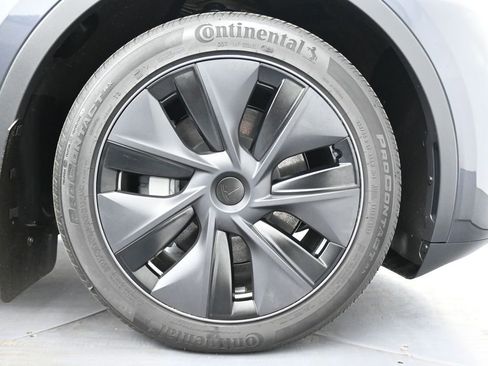 Used 2025 Tesla Model Y Long Range image 11