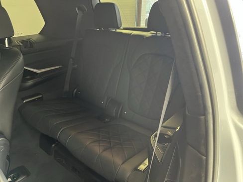 Used 2023 BMW X7 xDrive40i w/ M Sport Package image 19