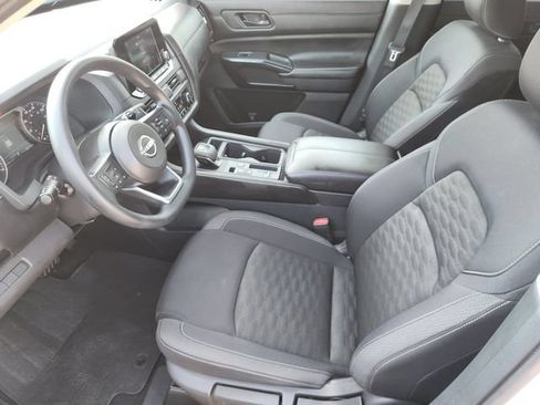 Used 2024 Nissan Pathfinder S FWD image 9