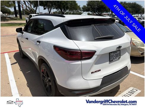 Used 2024 Chevrolet Blazer LT w/ Sound & Technology Package FWD image 7