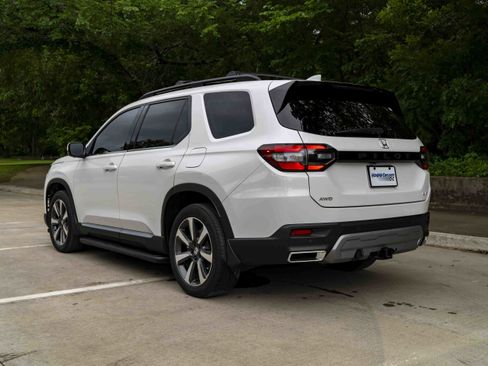 Certified 2025 Honda Pilot Elite image 7