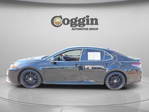 Used 2021 Toyota Camry XSE image 2