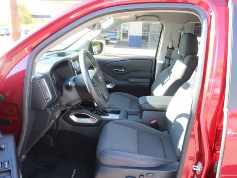 Used 2025 Nissan Frontier SV w/ SV Convenience Package RWD image 11