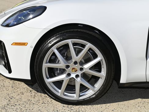 Used 2024 Porsche Panamera 4 image 64