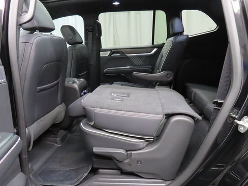 Used 2025 GMC Acadia Denali w/ Super Cruise Package image 50