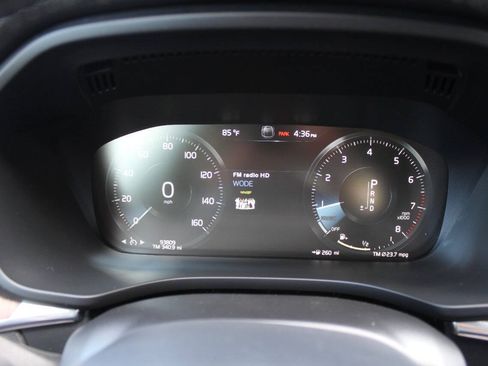 Used 2019 Volvo XC60 T5 Momentum w/ Multimedia Package AWD/4WD image 8