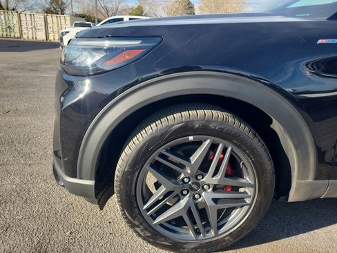 Used 2025 Ford Explorer ST-Line w/ ST-Line Street Pack image 10