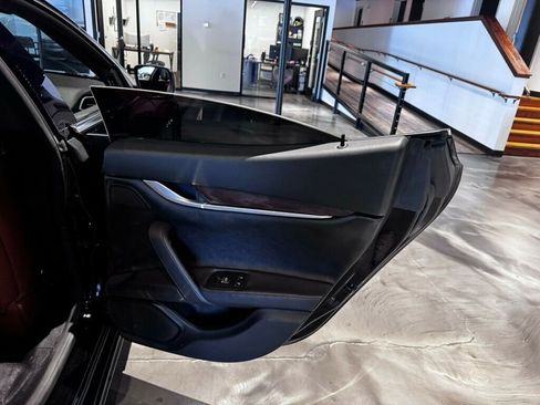 Used 2016 Maserati Ghibli RWD image 23