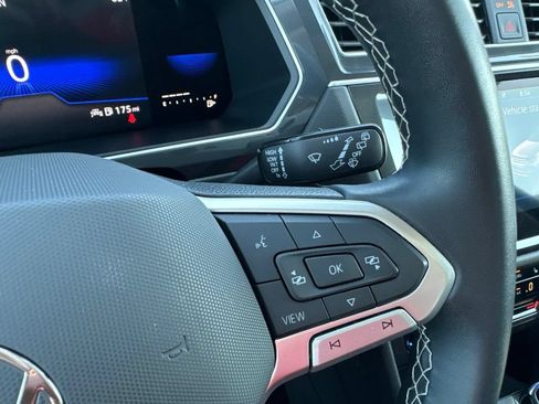 Certified 2022 Volkswagen Tiguan SE FWD image 16