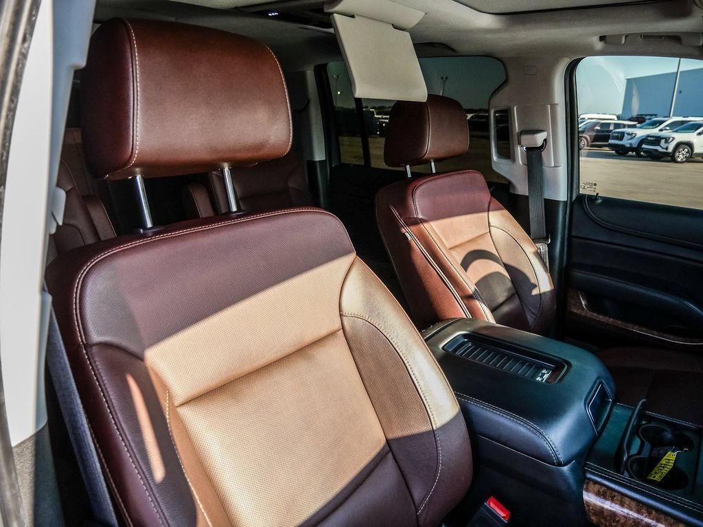 Used 2020 Chevrolet Suburban Premier w/ Premier Plus Edition AWD/4WD image 23