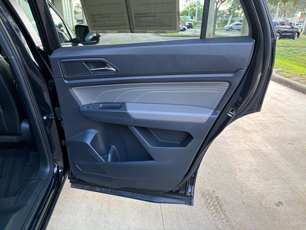 Used 2021 Volkswagen Atlas Cross Sport SE w/ Panoramic Sunroof Package FWD image 34