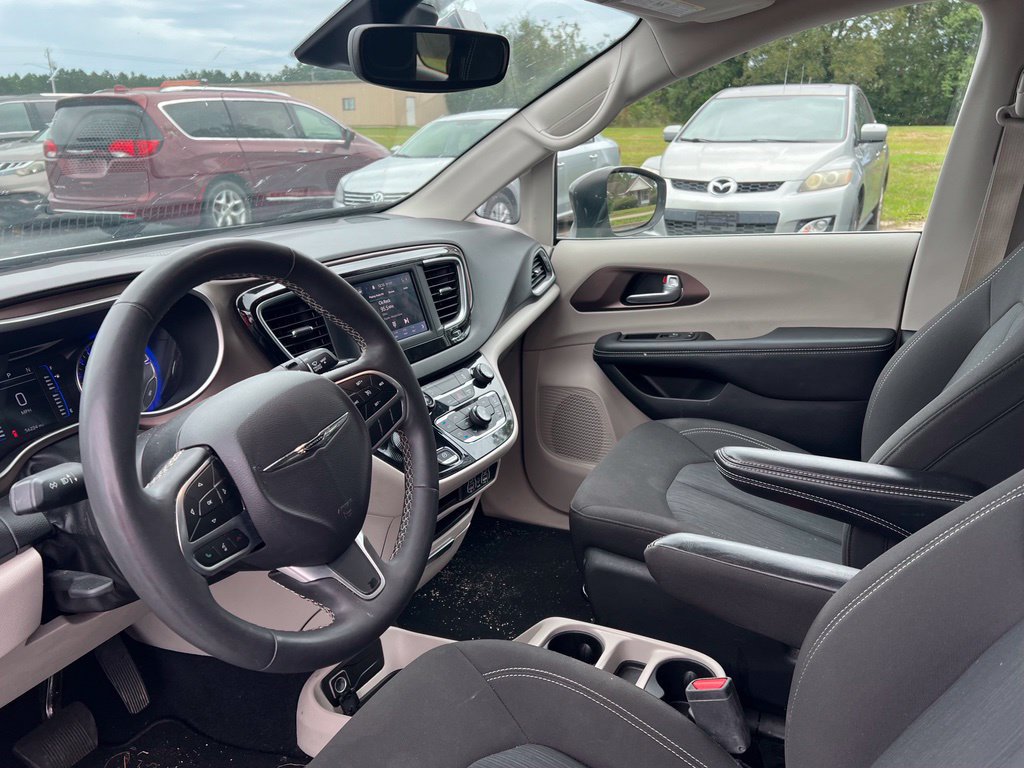 Used 2024 Chrysler Voyager LX FWD image 11