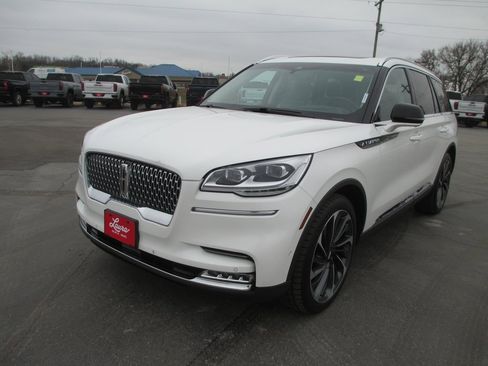 Used 2020 Lincoln Aviator Reserve w/ Equipment Group 202A image 9