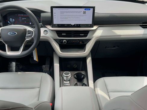 Used 2026 Ford Explorer Active w/ Active Comfort Package AWD/4WD image 11