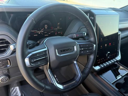 Used 2025 GMC Yukon Denali AWD/4WD image 13