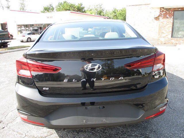 Used 2020 Hyundai Elantra SE FWD image 4