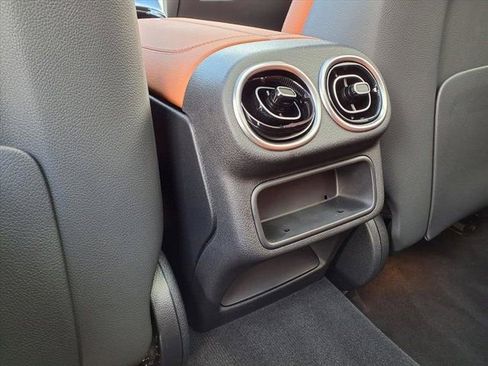 Used 2025 Mercedes-Benz GLC 300 GLC 300 image 19