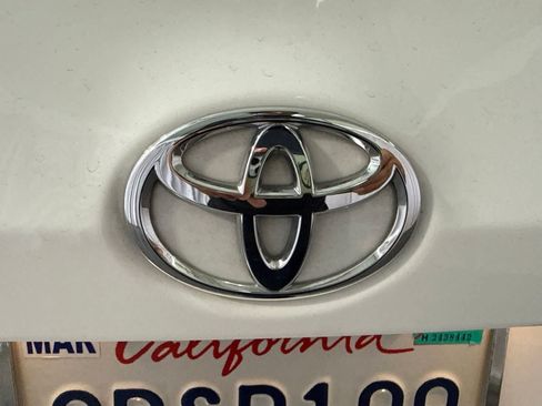 Used 2018 Toyota Corolla LE FWD image 13