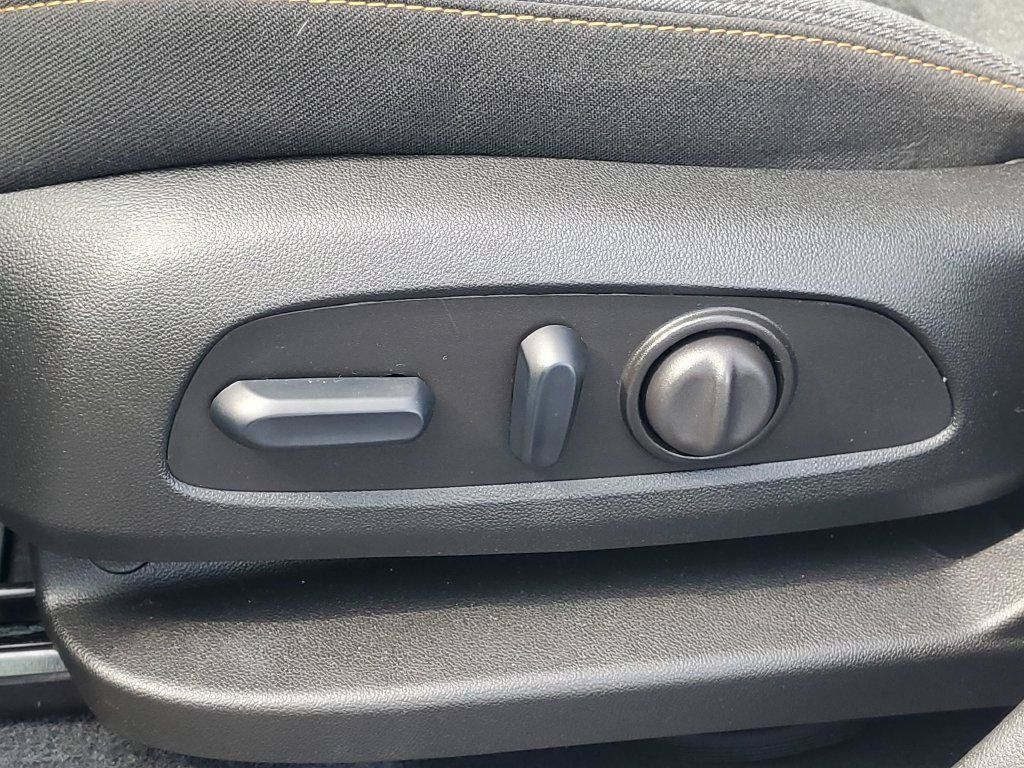 Used 2024 Chevrolet Equinox LT w/ LPO, Floor Liner Package FWD image 6