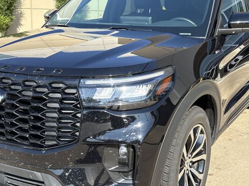 Used 2025 Ford Explorer ST-Line AWD/4WD image 6