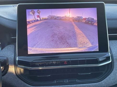 Used 2024 Jeep Compass Latitude image 21