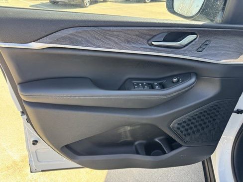 Certified 2023 Jeep Grand Cherokee L Limited w/ Luxury Tech Group II image 8