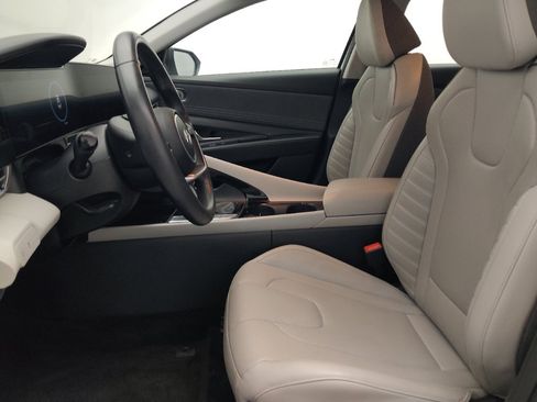 Used 2025 Hyundai Elantra Limited FWD image 17