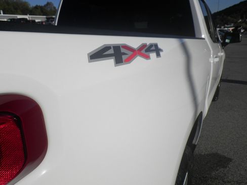 Used 2021 Chevrolet Silverado 1500 LT image 12