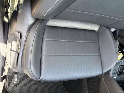 Used 2019 Volkswagen Tiguan SEL AWD/4WD image 16