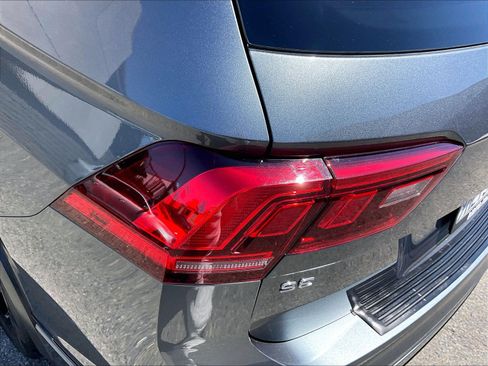 Certified 2023 Volkswagen Tiguan SE R-Line FWD image 28