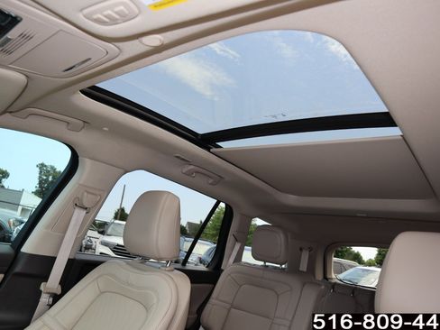 Used 2023 Lincoln Aviator Reserve w/ Elements Package Plus AWD/4WD image 16