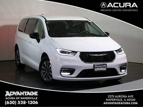 Used 2024 Chrysler Pacifica Select image 1