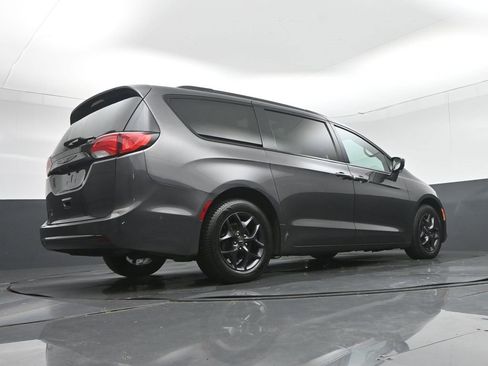 Used 2020 Chrysler Pacifica Touring-L image 83