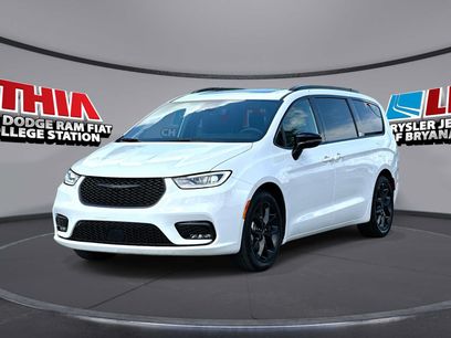 Used 2025 Chrysler Pacifica Limited