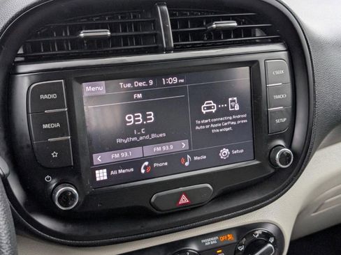 Certified 2022 Kia Soul LX image 16