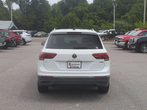Used 2022 Volkswagen Tiguan SE AWD/4WD image 6