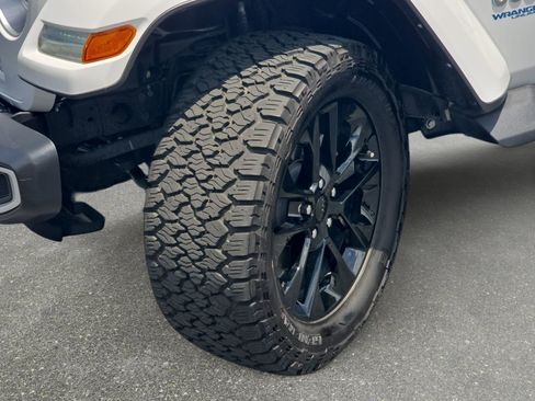 Used 2022 Jeep Wrangler Unlimited Sahara w/ Cold Weather Group AWD/4WD image 29