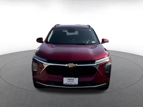 Used 2025 Chevrolet Trax LT w/ LT Convenience Package FWD image 8