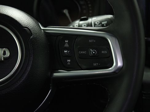 Used 2025 Jeep Wrangler Unlimited Sahara AWD/4WD image 24