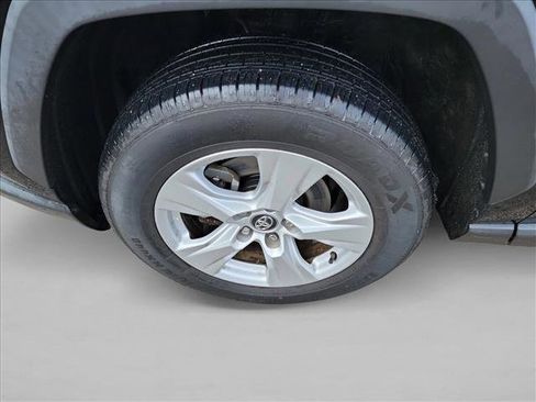 Used 2021 Toyota RAV4 XLE w/ Convenience Package image 9