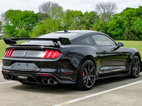 Used 2020 Ford Mustang Shelby GT500 w/ Carbon Fiber Track Pack RWD image 12