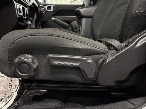 Used 2022 Jeep Wrangler Unlimited Sport image 32
