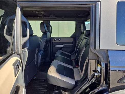 Used 2022 Ford Bronco Wildtrak image 16