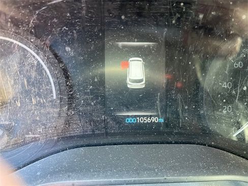 Used 2022 Toyota Sienna XLE image 9