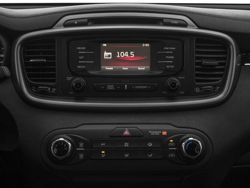 Used 2016 Kia Sorento LX w/ LX Convenience Package image 12