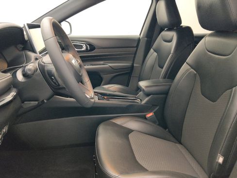 Used 2022 Jeep Compass Latitude FWD image 17
